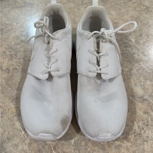 Nike Roshe Run Women’s Sneakers Size 7Y